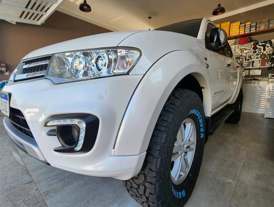 MITSUBISHI L200 TRITON 3.5 HPE 4X4 CD V6 24V FLEX 4P AUTOMÁTICO MITSUBISHI L200 TRITON 3.5 HPE 4X4 CD V6 24V FLEX 4P AUTOMÁTICO
